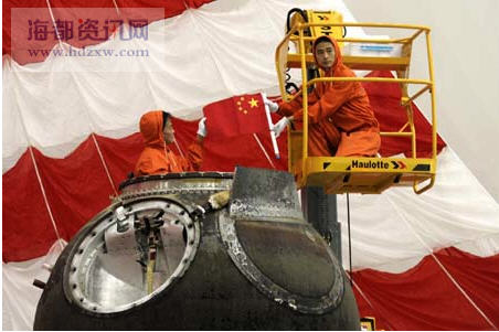 神七開艙 “飛天U盤”亮相