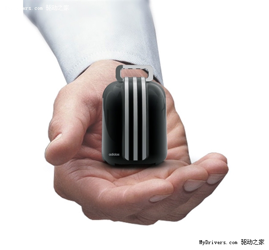 阿迪達斯“旅行箱”U盤亮相